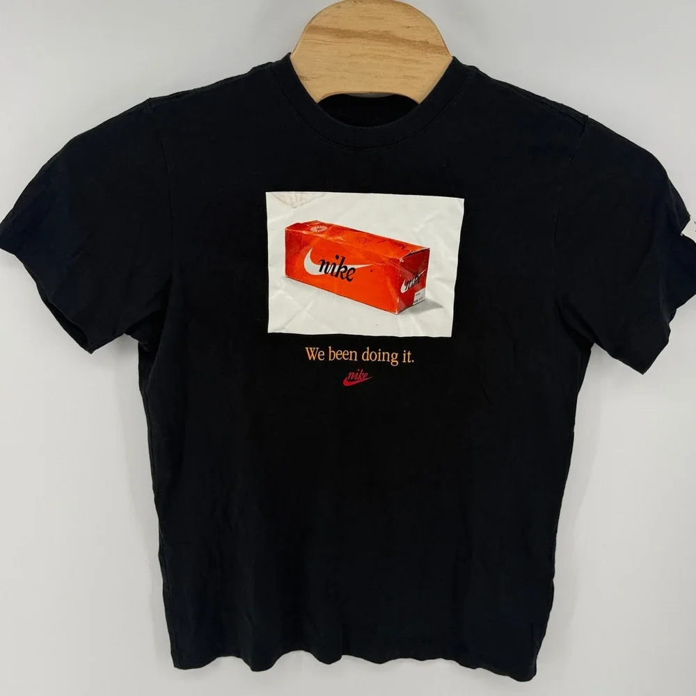 Nike Mens Shoebox Graphic T-Shirt We Been Doing It Black DV2656-010 Size M